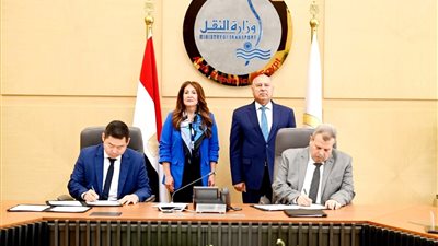 الفريق المهندس كامل الوزير يشهد توقيع ثلاثة عقود بين الهيئة القومية لسكك حديد مصر وشركة برجروس ريل الأمريكية