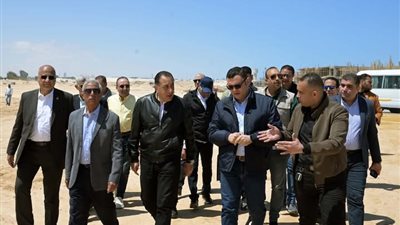 رئيس الوزراء يتفقد مشروع مارينا By The Lake M8   بمدينة العلمين الجديدة