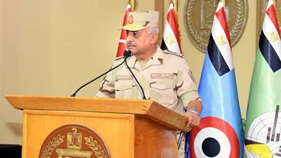 الفريق أول عبد المجيد صقر القائد العام للقوات المسلحة وزير الدفاع والإنتاج الحربى يشهد مناقشة البحث الرئيسى لهيئة عمليات القوات المسلحة