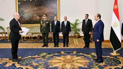 سفير السويد الجديد لدى مصر يقدم اوراق اعتماده إلى الرئيس السيسى 