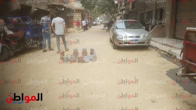 صور .. استمرار رصف شارع بورسعيد بـ«عرب المعادي»