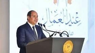 الرئيس السيسي  يشارك في الإحتفال بعيد العمال في السويس ويعلن  إصدار 
