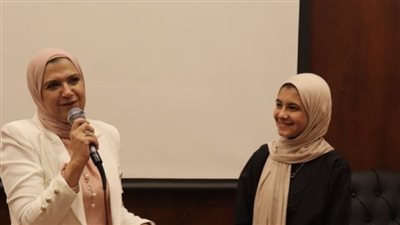 ماذا تقولون في عميدةٍ قريبة من كل طالبةٍ لديها ؟ طالبة تشيد بمواقف انسانية لـ«عميدة اعلام بنات الأزهر»