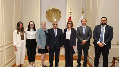 رئيسة مكتب التعاون الدولي بسفارة سويسرا في مصر تلقى  بوزير العدل عدنان الفنجري.