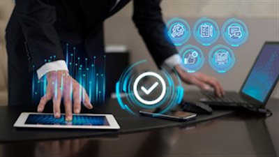 تطور VAR في 2025: هل أصبحت التكنولوجيا عدواً جديداً للكرة؟