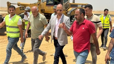 وزير الإسكان يتابع مشروعات المرافق والطرق الجارية بالتوسعات الجنوبية لمدينة القاهرة الجديدة