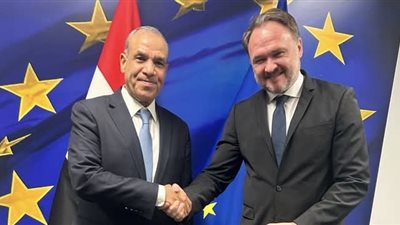 وزير الخارجية والهجرة يلتقى مع المفوض الأوروبي للطاقة والإسكان