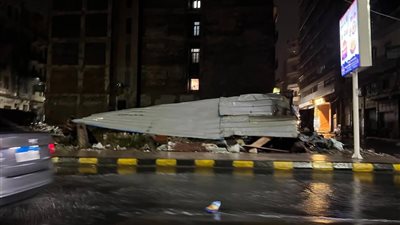 صور .. سقوط لافتات اعلانية إثر عاصفة رعدية بـ«الإسكندرية»