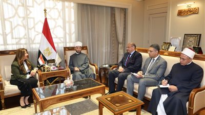 صور.. «وزير الأوقاف» يستقبل السفيرة الأمريكية لدى مصر 
