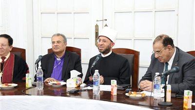 صور.. لتهنئته بقرب عيد الأضحى .. «وزير الأوقاف» يستقبل رئيس الطائفة الإنجيلية بـ«الأعلى للشئون الإسلامية»