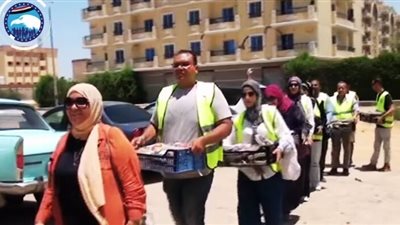 مستقبل وطن بالسويس يوزع اطباق فاكهة علي الاهالي