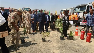 محافظ السويس وقائد قوات الدفاع الشعبي يتفقدان إصطفاف معدات  التدريب العملي المشترك