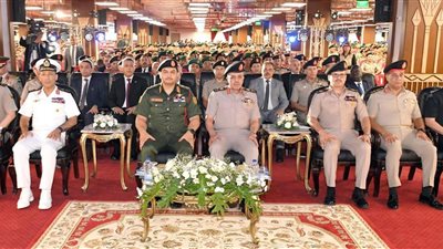 الفريق أحمد خليفة رئيس أركان حرب القوات المسلحة يشهد تخرج دورات جديدة من دارسى الأكاديمية العسكرية للدراسات العليا والإستراتيجية