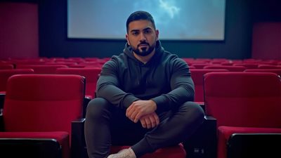 عمر يونس يفتتح مشواره بـ