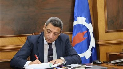 محافظ السويس يعتمد تنسيق القبول بالصف الأول الثانوي العام والخاص 
