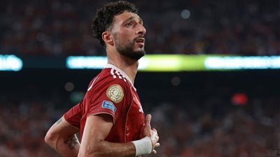 الأهلي  يعاقب  وسام ابو على