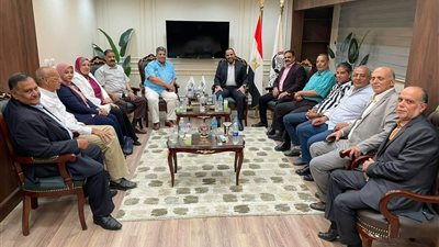 مصر الحديثة بالسويس يهنيء حزب الجبهة الوطنية بالمقر الجديد