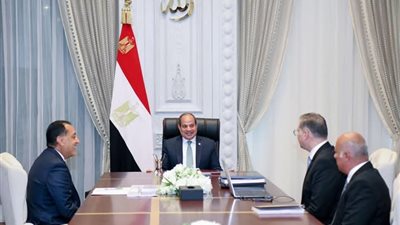 الرئيس السيسي يجتمع مع الدكتور مدبولي ووزير البترول والثروه المعدنيه