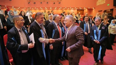 جامعة السويس  تحتفل بعيد العلم وتكرم عدد من أبنائها المتميزين 