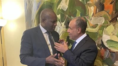 وزير الخارجية والهجرة يلتقى مع وزير خارجية المملكة المتحدة