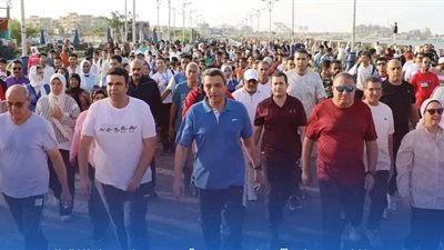 الشاذلي يشارك في الإحتفال بيوم الرياضة المصري بممشي أهل السويس 