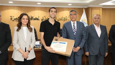 محافظ الجيزة يُكرِّم أوائل الثانوية العامة والدبلومات الفنية