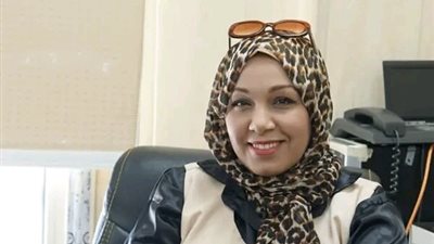 مستشفى دار صحة المرأة والطفل بالسويس تكرم مدير الإدارة المالية  