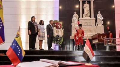 فنزويلا ومصر يعلنان عن روابط الأخوة أمام تمثال  المحرر سيمون بوليفار