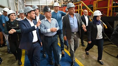 وزير الصناعة والنقل يتفقد 6 مصانع متخصصة في درفلة وجلفنة وطلاء ألواح الصلب المسطح