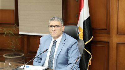 بدء من غدٍ.. محافظ الجيزة: إيقاف العمل الميداني لعمال النظافة وقت الذروة