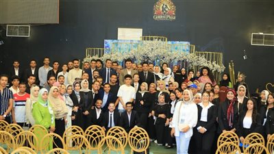 بمناسبة اليوم العالمي للشباب.. نائب محافظ سوهاج يلتقي عددا من شباب المحافظة 