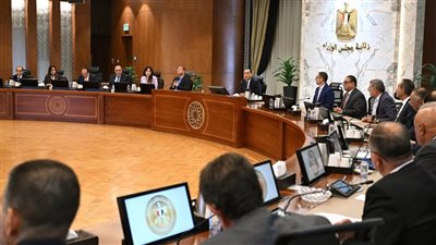 رئيس الوزراء يجتمع برؤساء ومسئولي المجالس التصديرية