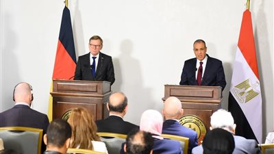 وزير الخارجية يجري مشاورات سياسية مع نظيره الألماني حول الملفات الإقليمية والدولية 