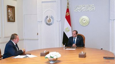 الرئيس السيسي يجتمع مع محافظ البنك المركزي لمتابعة مستجدات الاقتصاد 