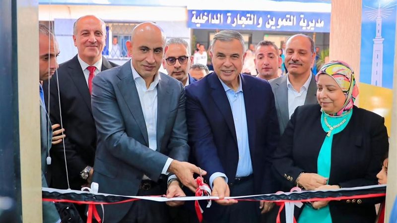 وزير التعليم ومحافظ