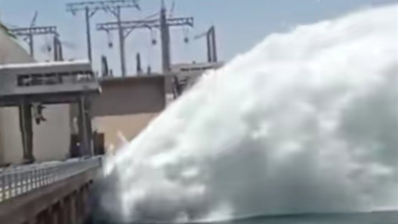 مصر تفتح بوابات السد