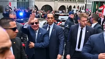 استقبال حافل للرئيس السيسي عقب وصوله إلى بروكسل الأعلام المصرية تملأ الشوارع 