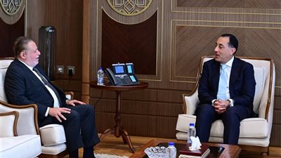 رئيس الوزراء يبحث مع محافظ البنك المركزي تنسيق السياسات المالية والنقدية 