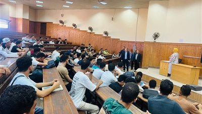 رئيس جامعة الدلتا التكنولوجية يتفقد الحرم الجامعي ويتابع سير العمل بالجامعة 