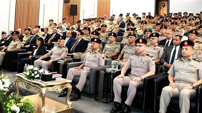 وزير الدفاع يشهد مناقشة البحث الرئيسي لمركز الدراسات الاستراتيجية للقوات المسلحة 
