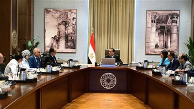 رئيس مجلس الوزراء يستعرض الفرص الاستثمارية في قطاع السياحة والتشييد 