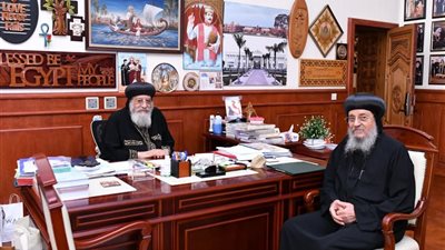 البابا تواضروس الثاني يستقبل الأنبا بموا أسقف السويس في المقر البابوي