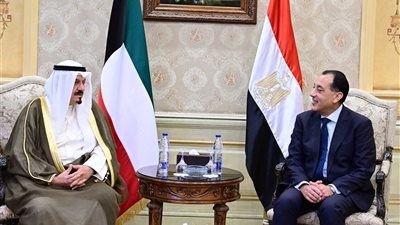 رئيس مجلس الوزراء يستقبل نظيره الكويتي بمطار القاهرة الدولي 