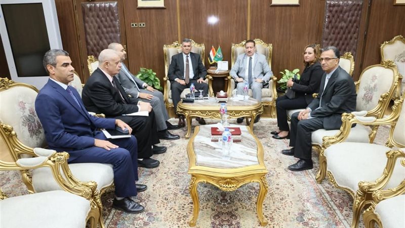 محافظ المنوفية مع