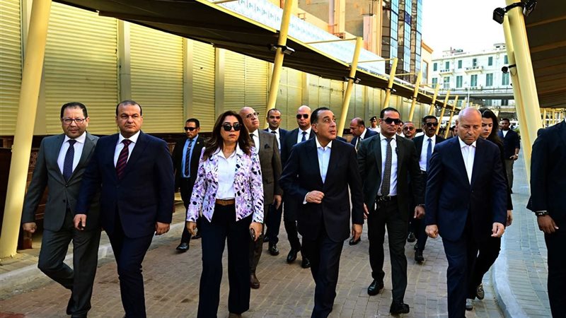 رئيس الوزراء يفتتح