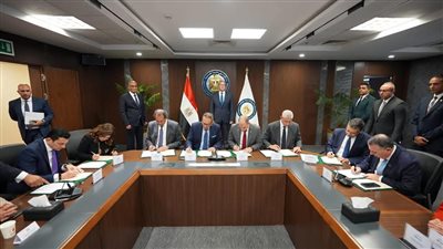 وزير البترول يشهد توقيع عقد تمويل مشروع الإيثانول الحيوي 