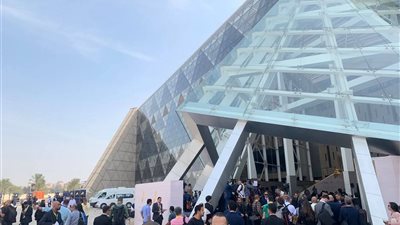 بدء وصول الوفود الإعلامية للإحتفال بافتتاح المتحف المصري الكبير 