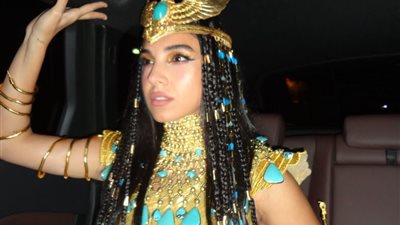 سلمى أبو ضيف تتألق بملابس فرعوني في حفل إفتتاح المتحف المصري الكبير