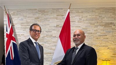 سفير مصر لدى استراليا يلتقي بوزير خارجية ناورو لتعزيز العلاقات بين البلدين 