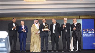 رئيس جامعة السادات يتسلم جائزة الكنانة في نسختها الثانية تتويجاً للإنجاز العلمي 